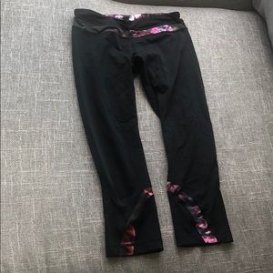 Lululemon black leggings size 8 with floral accent